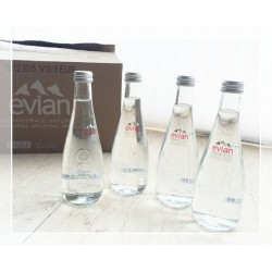 法國Evian依云正品 純天然礦泉水健康 330ml*24支 玻璃瓶 可批發